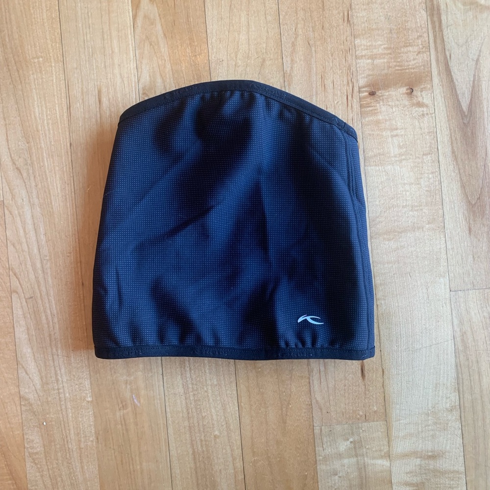NWOT Kjus women’s black fleece lined neck warmer or face warmer. Never worn.